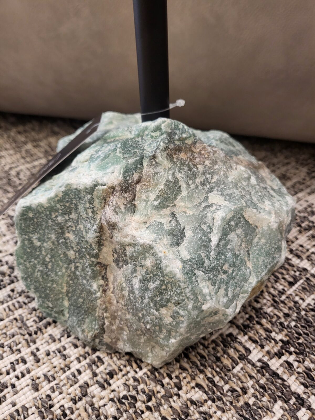 MESA FLUTUANTE ALUMINIO BASE PEDRA QUARTZO VERDE 60X26 CM - Imagem 3