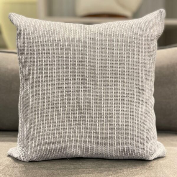 ALMOFADA QUADRADA CINZAE BRANCO C/VERSO VELUDO CINZA 52X52