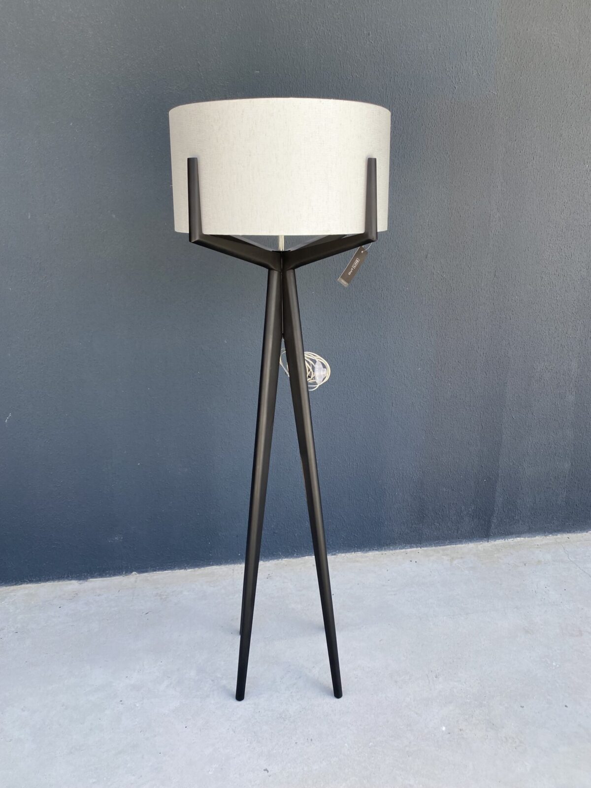 LUMINARIA DE PISO 4 PES GIGANTE CUP TEC - Imagem 2