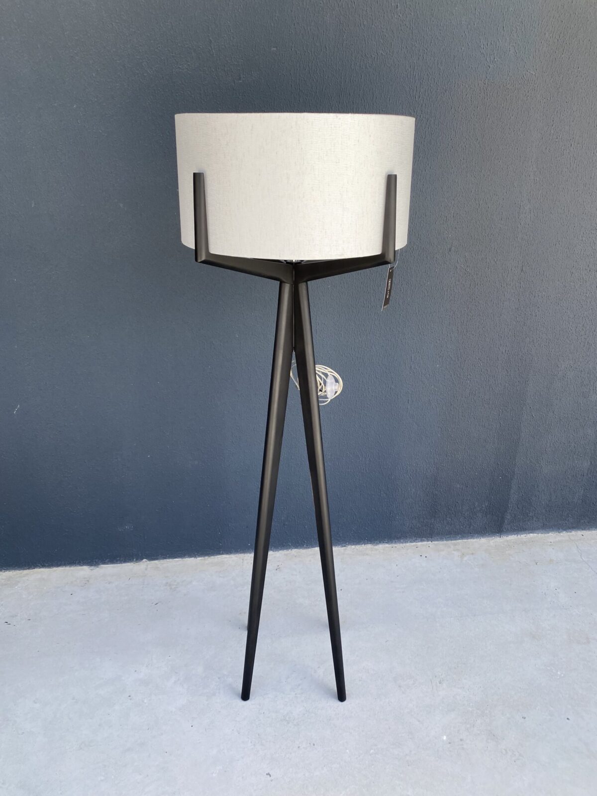 LUMINARIA DE PISO 4 PES GIGANTE CUP TEC - Imagem 4