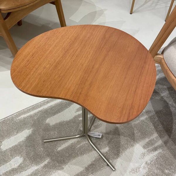 MESA LATERAL HILST 40X40X50 BASE AMBER TAMPO VERNIZ NATURAL