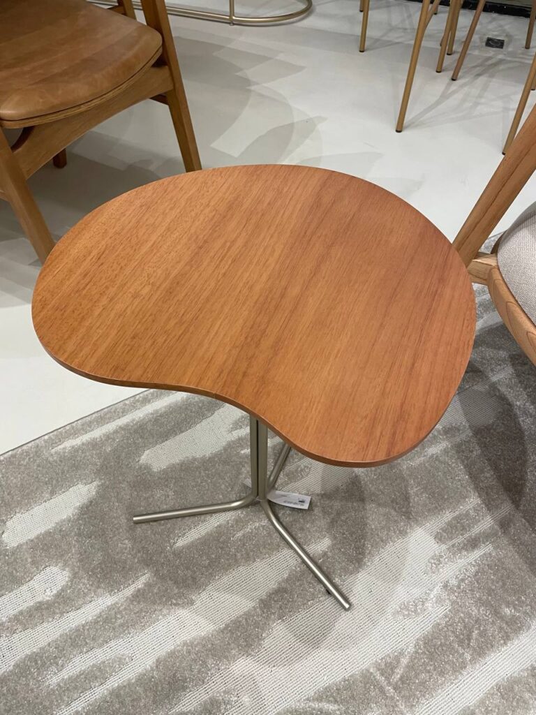 Mesa Lateral Hilst 40x40x50 Base Amber Tampo Verniz Natural