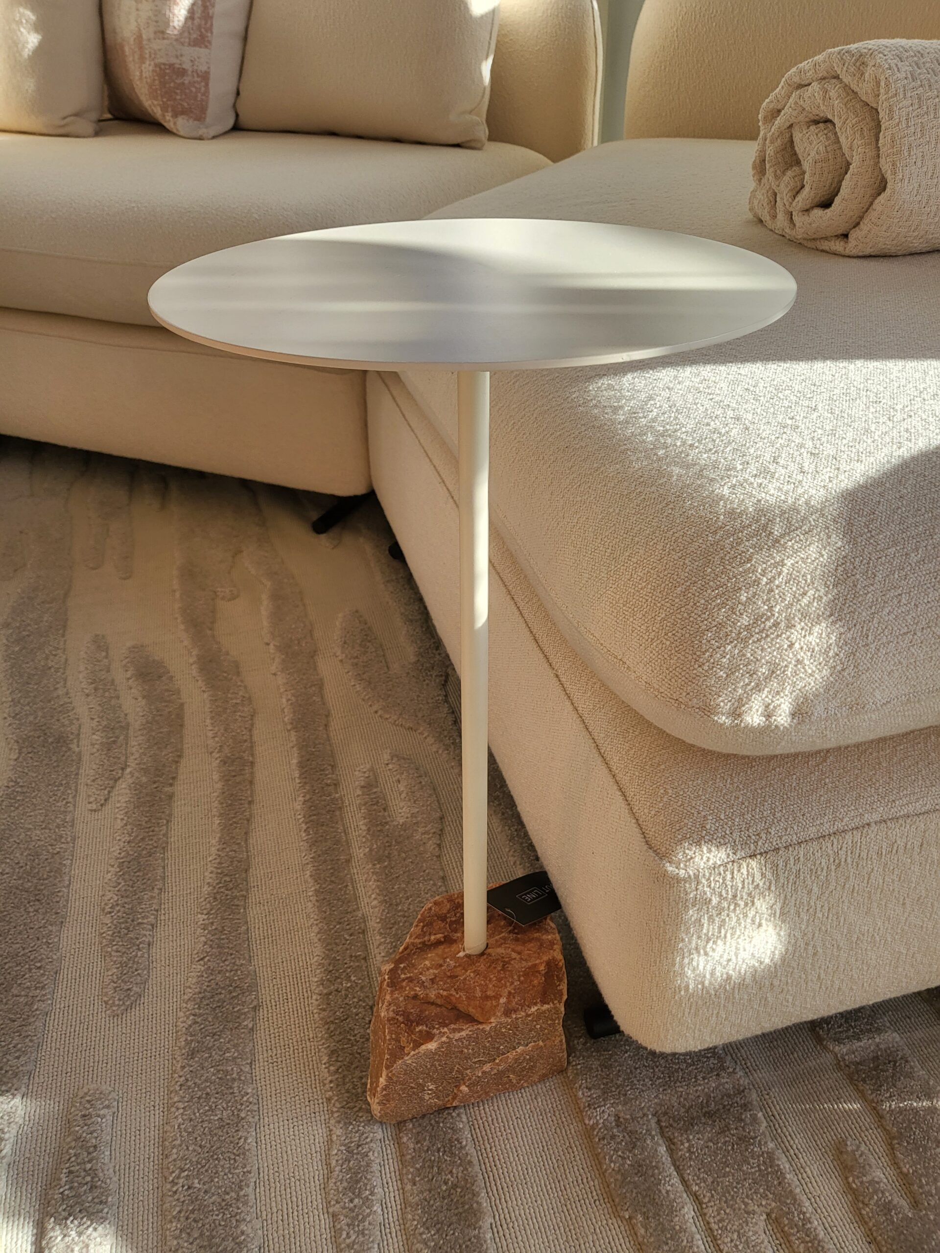 original-9.jpeg MESA FLUTUANTE ALUMINIO BASE PEDRA CALCITA LARANJA 60X26 CM - Imagem 1