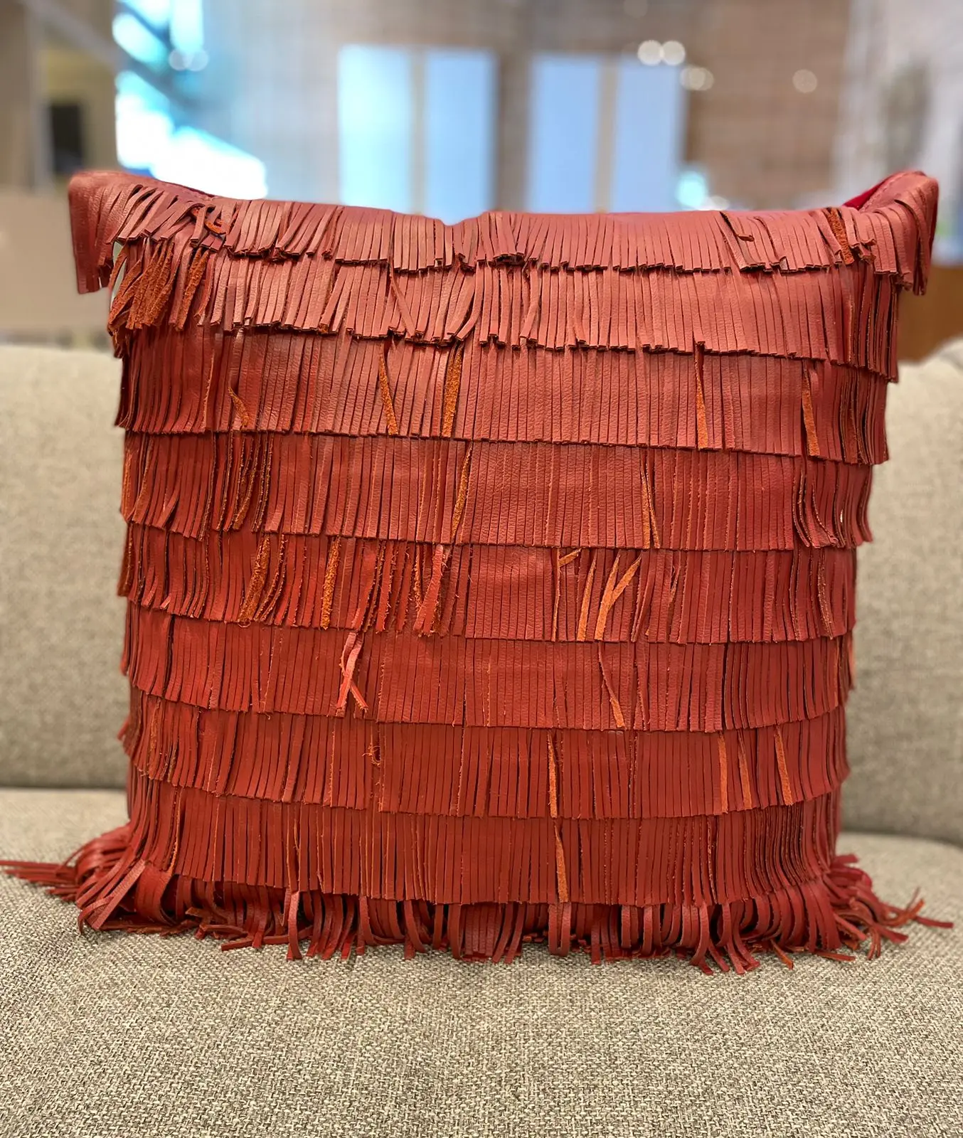 Almofada Couro Natural Vermelho Tresse MOD1 52x52