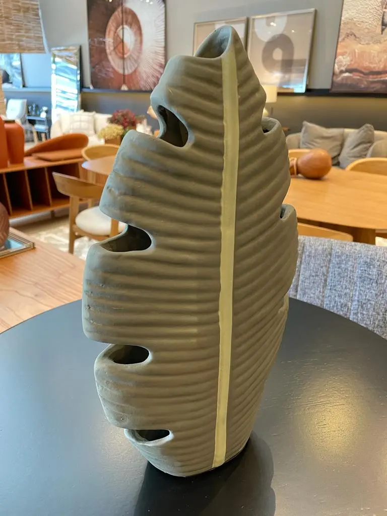 Escultura Ceram. Folha Verde Musgo - Imagem 2