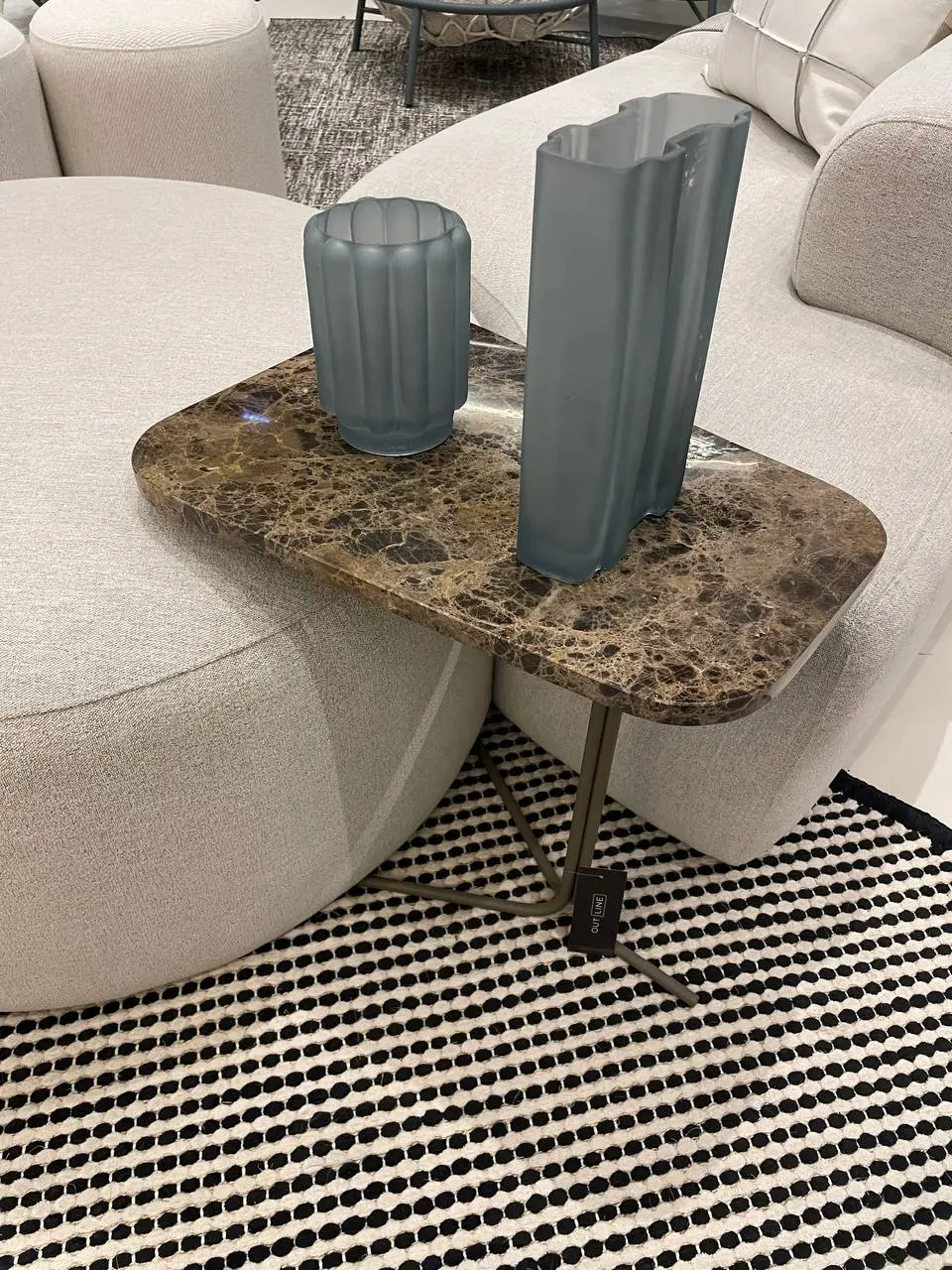 Mesa Ocampo Base Fendi Tampo Mármore Marrom 0,52x0,50