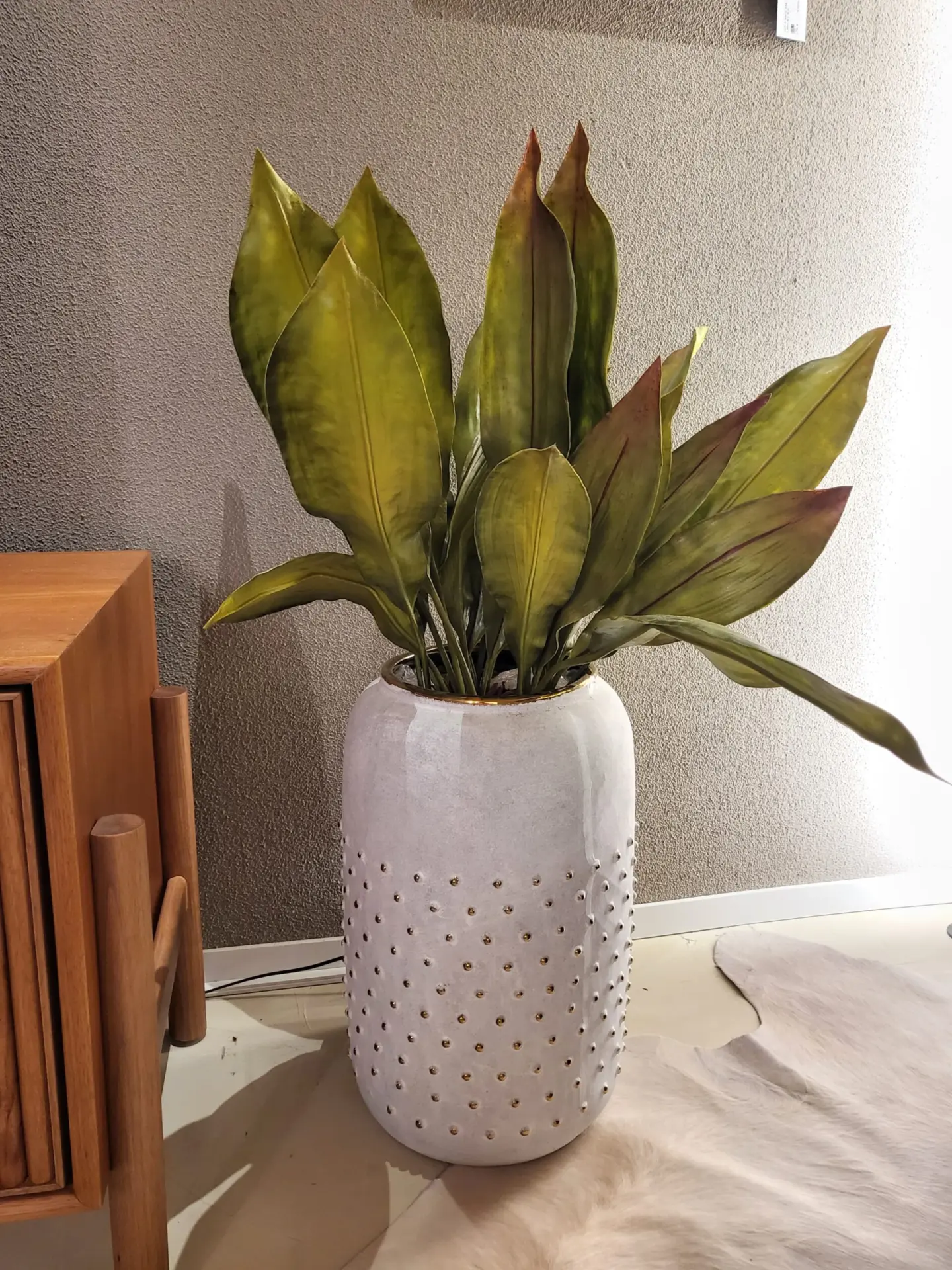 Vaso Ceremica Branco e Dourado