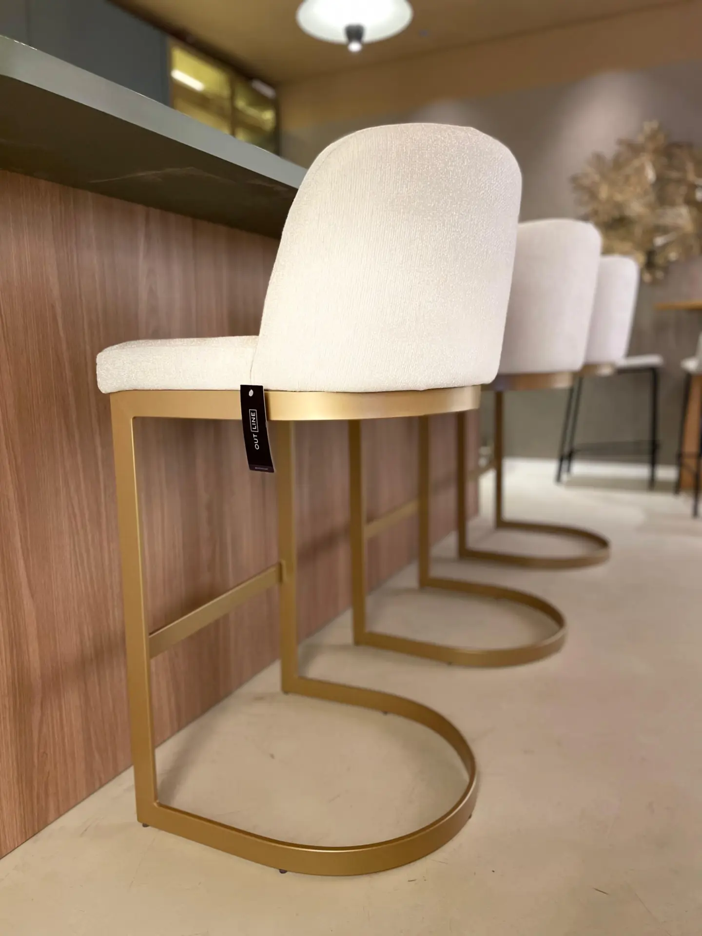 Banqueta Cloe Base Ouro Fosco Tec B457 54x56x75