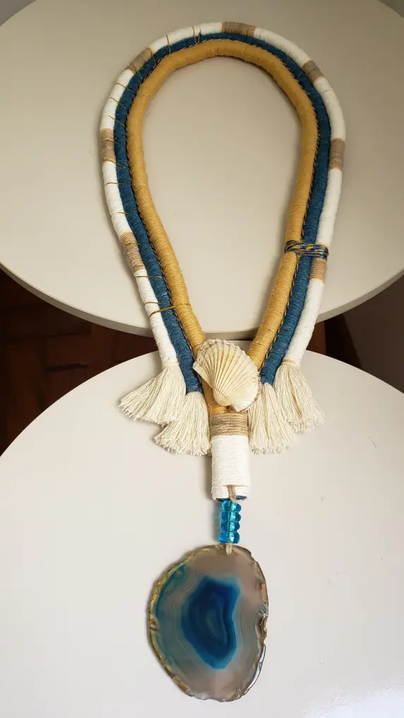 Colar Decorativo com Cordões e Pedra Ágata. Tam 0,55