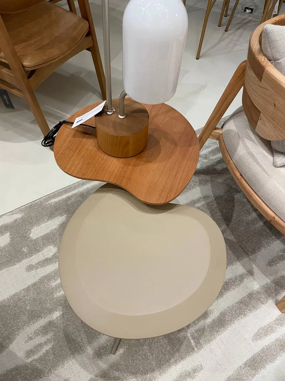 Mesa Lateral Hilst 40x40x50 Base Amber Tampo Verniz Natural - Imagem 2